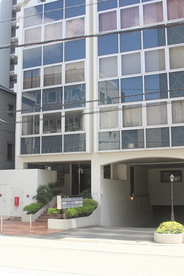 県庁南別館前から見た当ビル